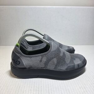 OOFOS Women's OOMG Eezee Low Gray Camo Shoe Size 8